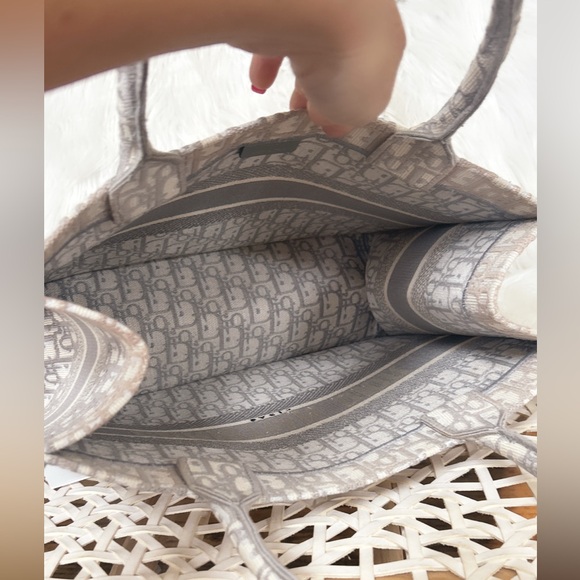 DIOR Book Tote, Medium, in Gray & Ecru Oblique - Picture 11 of 17